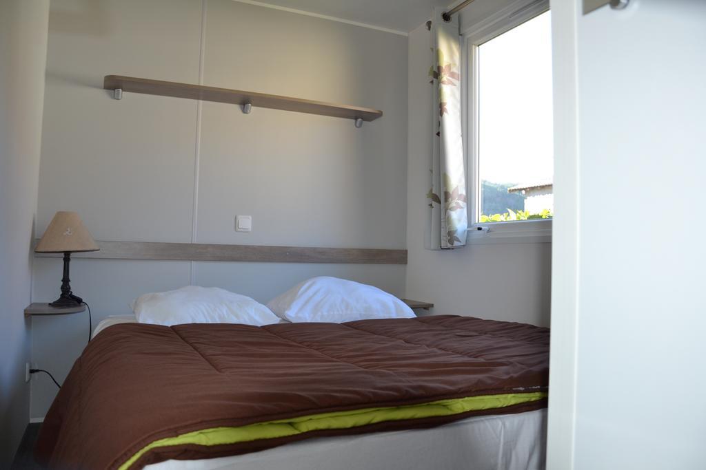 Camping La Mare Aux Fees Hotel Roquefeuil Exterior foto