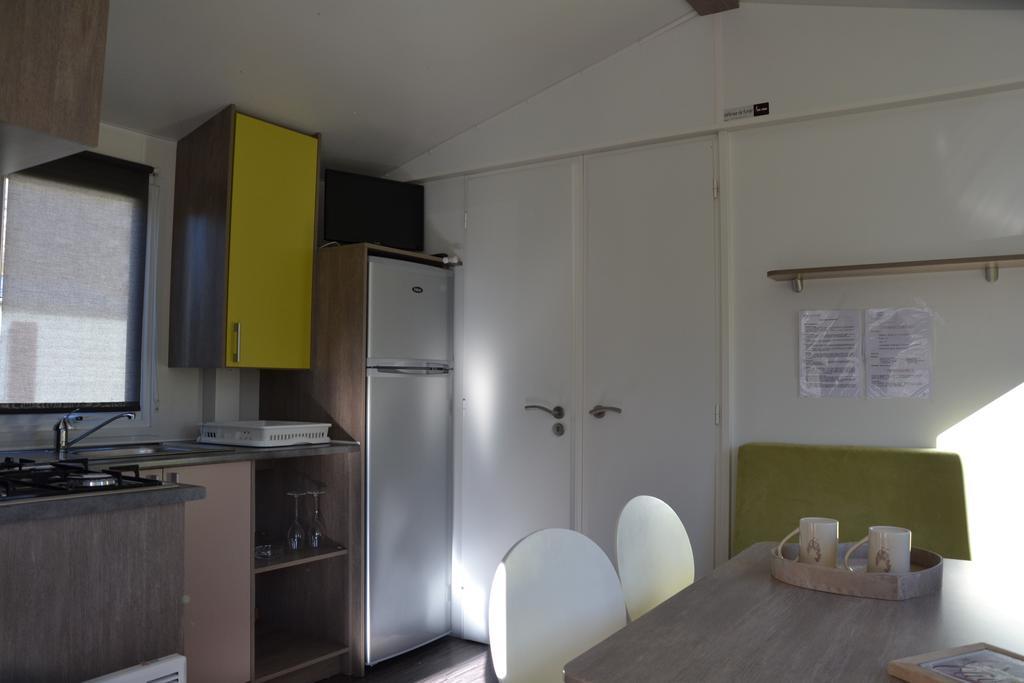 Camping La Mare Aux Fees Hotel Roquefeuil Exterior foto