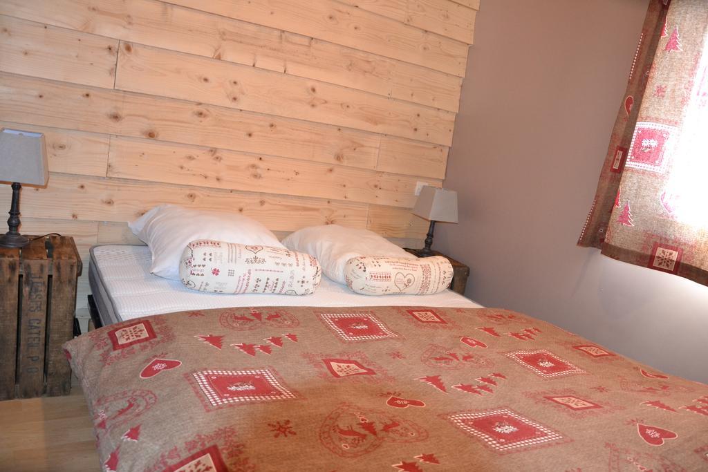 Camping La Mare Aux Fees Hotel Roquefeuil Exterior foto