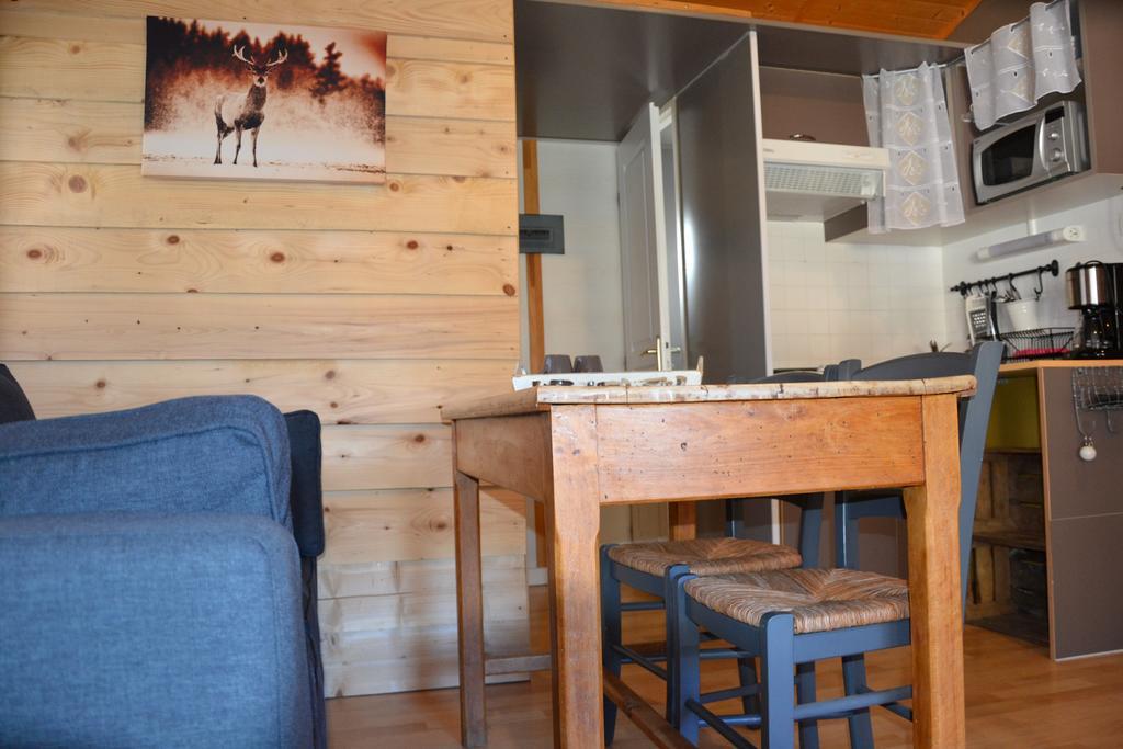 Camping La Mare Aux Fees Hotel Roquefeuil Exterior foto