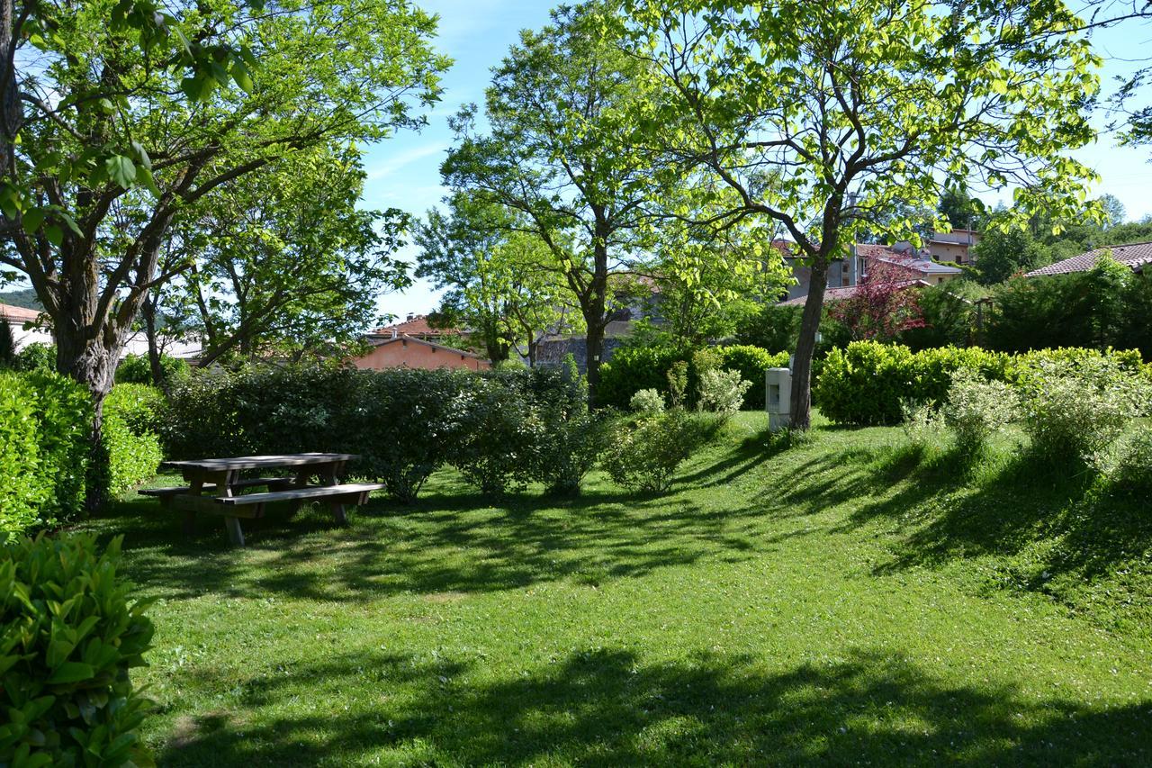 Camping La Mare Aux Fees Hotel Roquefeuil Exterior foto
