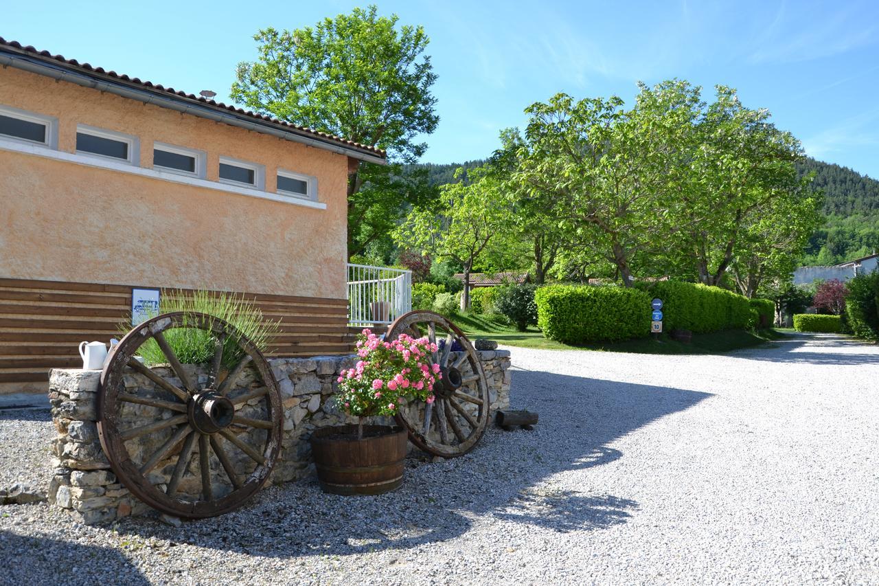 Camping La Mare Aux Fees Hotel Roquefeuil Exterior foto