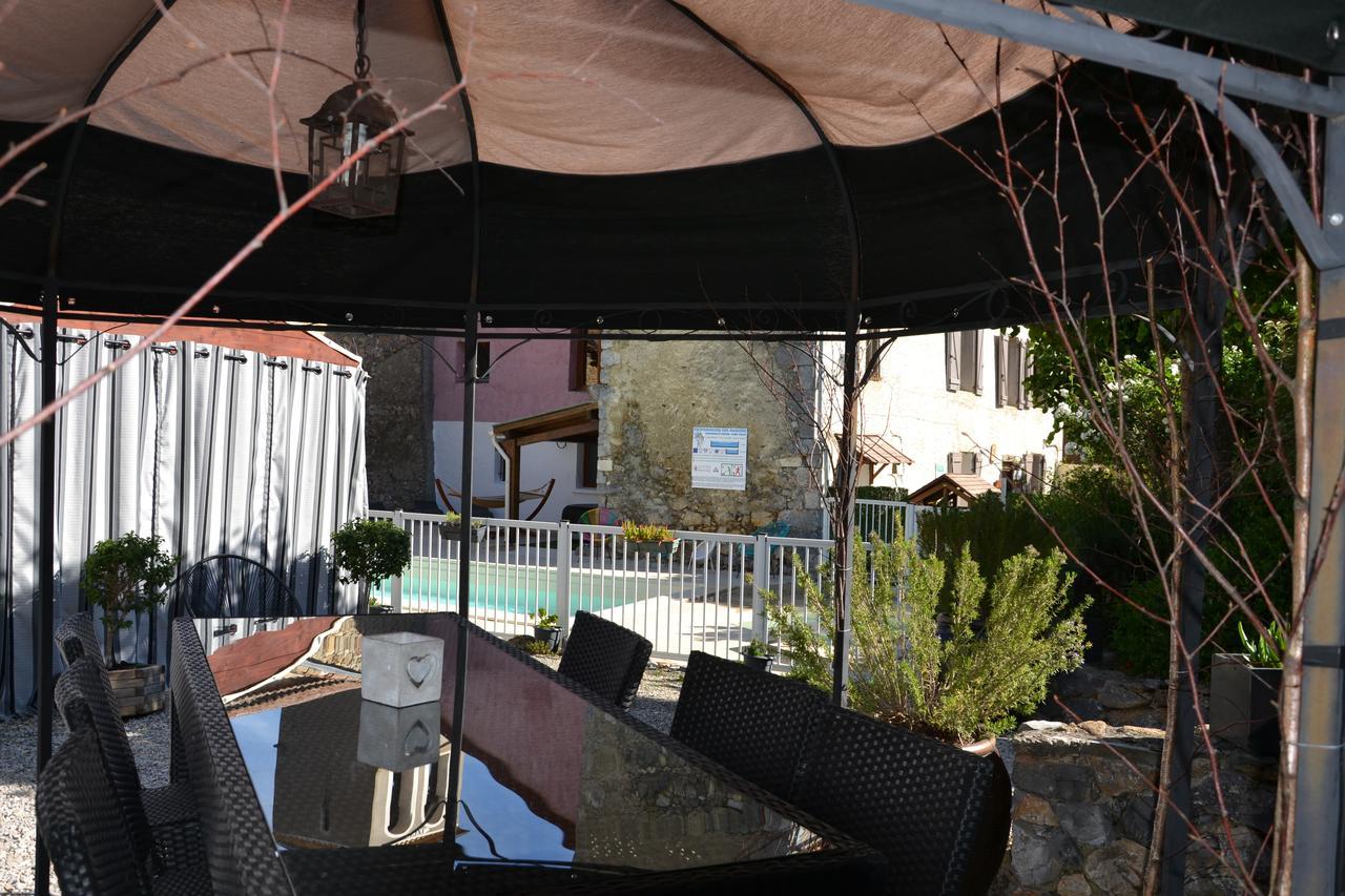 Camping La Mare Aux Fees Hotel Roquefeuil Exterior foto