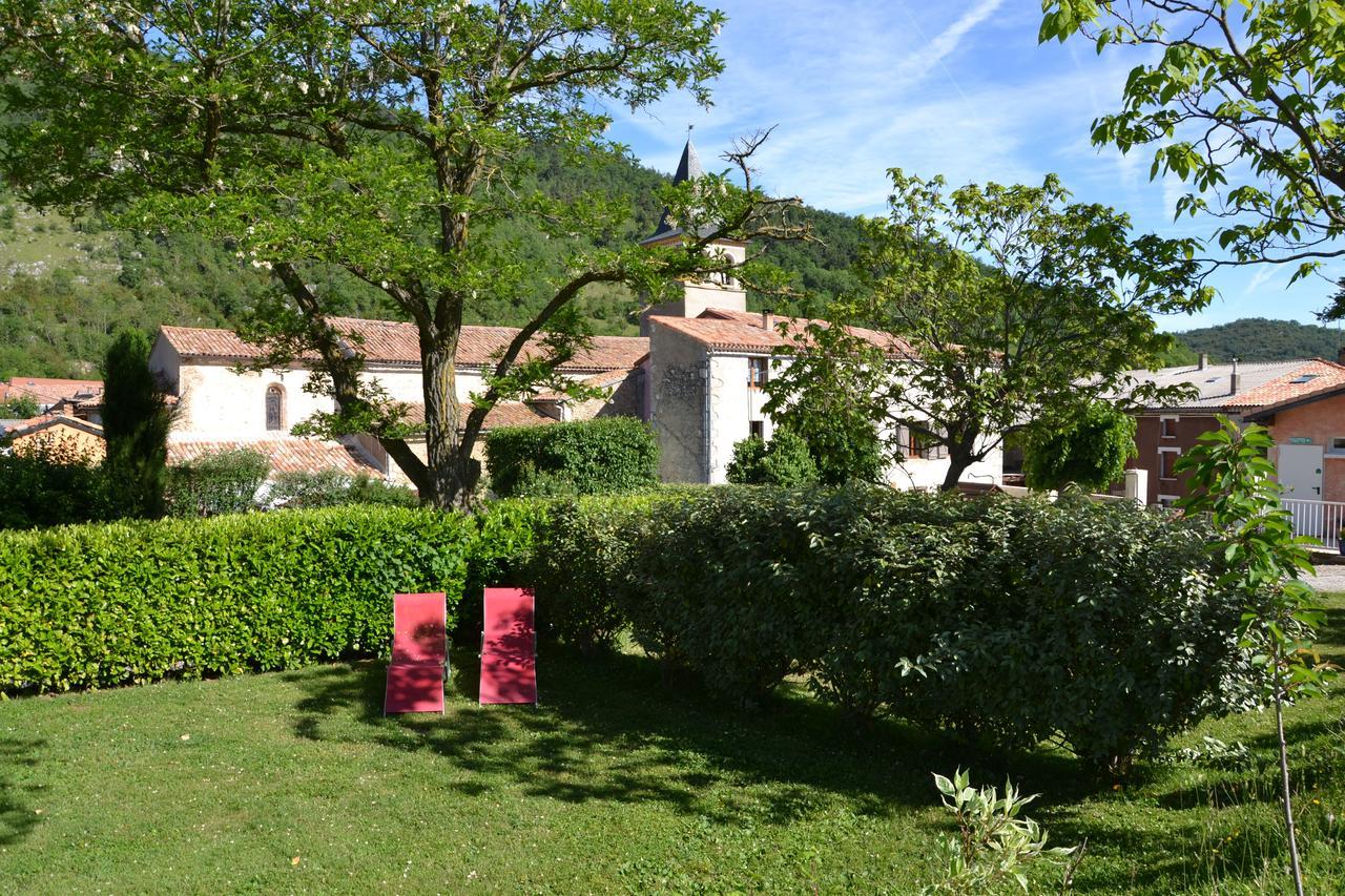 Camping La Mare Aux Fees Hotel Roquefeuil Exterior foto