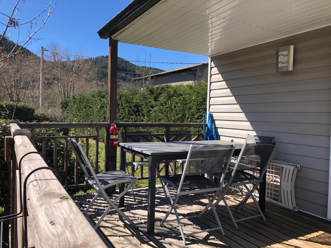 Camping La Mare Aux Fees Hotel Roquefeuil Exterior foto